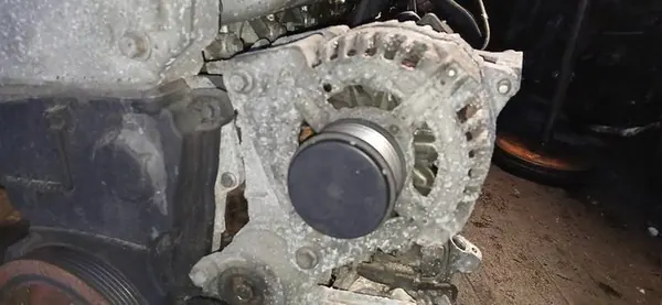 Renault Megane Alternator 2010 1.6L OEM 8200660033A image 2