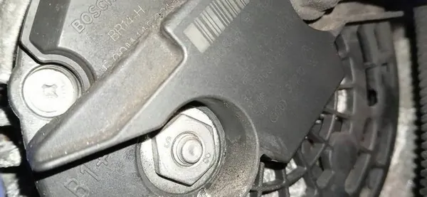 Renault Megane Alternator 2010 1.6L OEM 8200660033A image 4