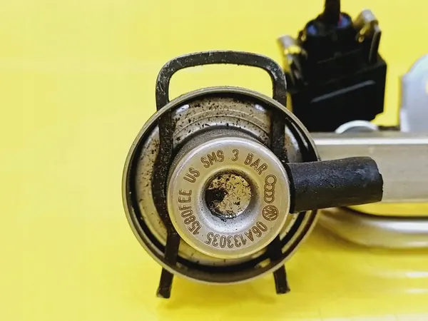 Einspritzleiste Audi A3 8L 1.8 B 06A906031D / 06A133035 image 5