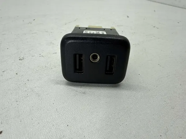 USB-aansluiting OEM 13509942 voor Chevrolet Camaro image 2