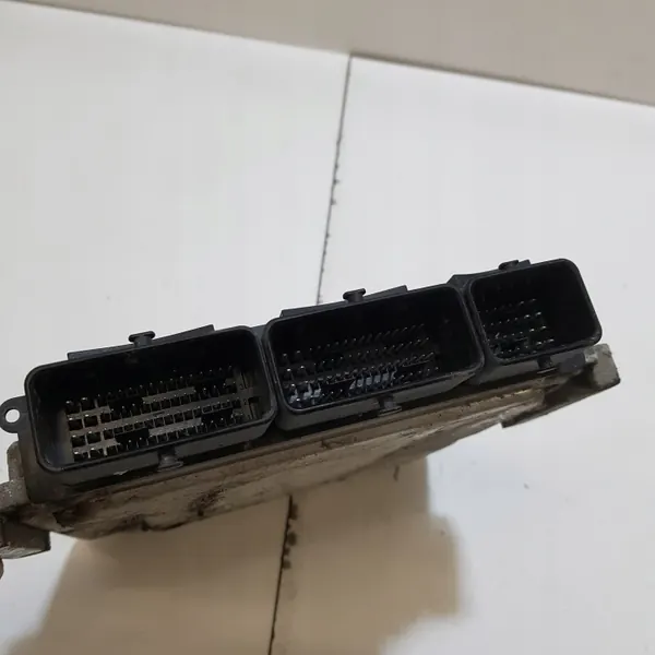 Computadora Motor OEM 0281019110 para Renault Master 3 image 4