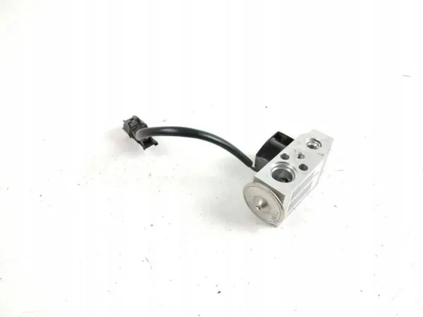 Tesla A/C expansionsventil OEM 600848100B - Begagnad image 2