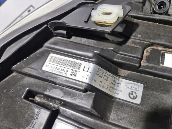 BMW E90 E91 Farol Direito OEM 7202584 image 6