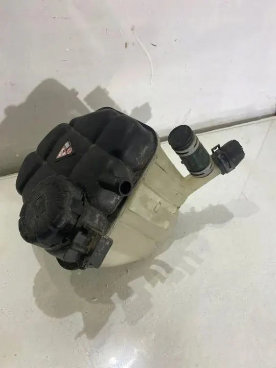 Mercedes GLE W166 Tasoitussäiliö OEM 1665000049 image 3