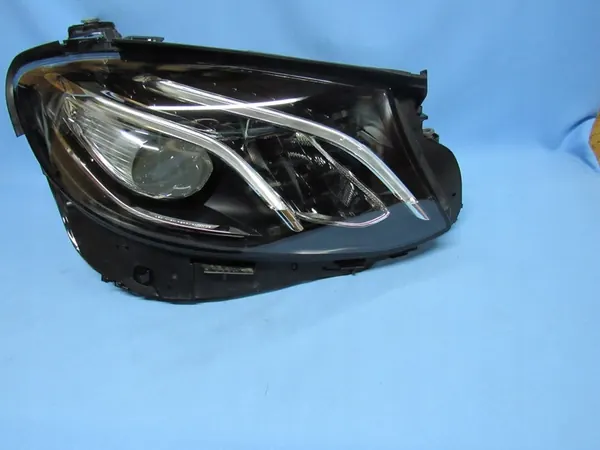 Rechter Mercedes W213 Performance Voor-Facelift Licht image 2