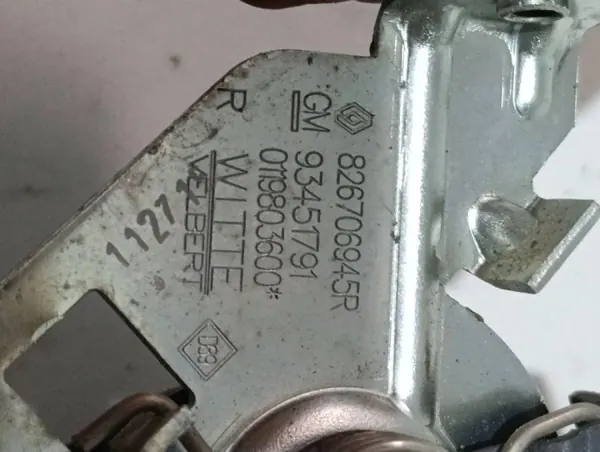 Achter rechter binnenhandgreep OEM 826706945R Opel image 3