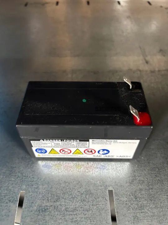 Batterie de secours OEM N.00000000.9504 Mercedes image 2