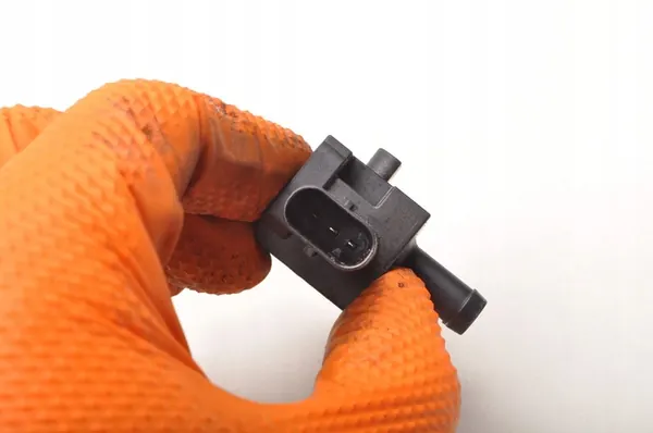 SKODA OCTAVIA IV 2.0 TDI Pakokaasun paineanturi OEM 04L906051L image 3