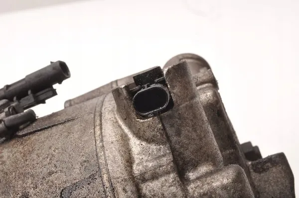 OPEL ASTRA J IV 1.6 16V Ilmastointikompressori 13335254 image 2