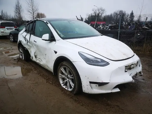 Computadores Tesla Model Y 2023 0.1L p110864700d image 4