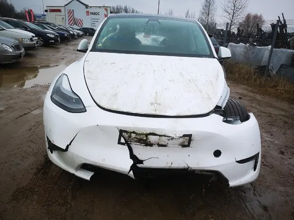 Computadores Tesla Model Y 2023 0.1L p110864700d image 5