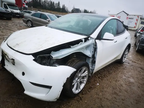 Computadores Tesla Model Y 2023 0.1L p110864700d image 6