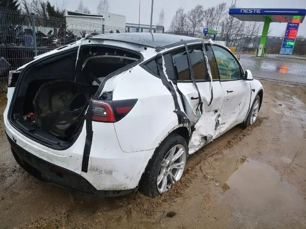 Computadores Tesla Model Y 2023 0.1L p110864700d image 8