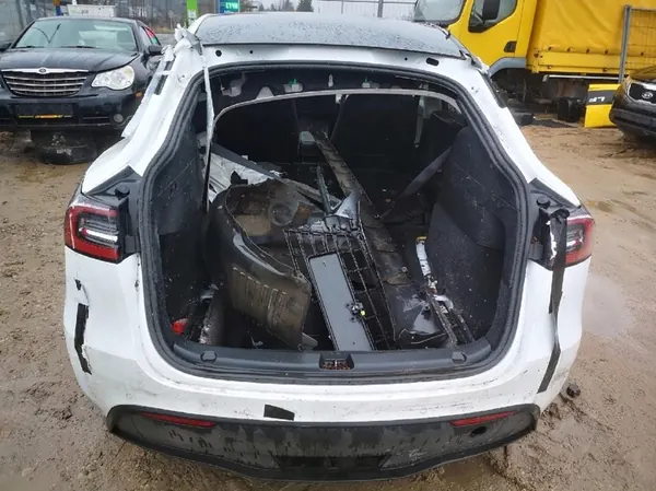 Computadores Tesla Model Y 2023 0.1L p110864700d image 9