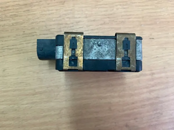 Mercedes Distronic Radarmodul OEM 0009058913 image 4