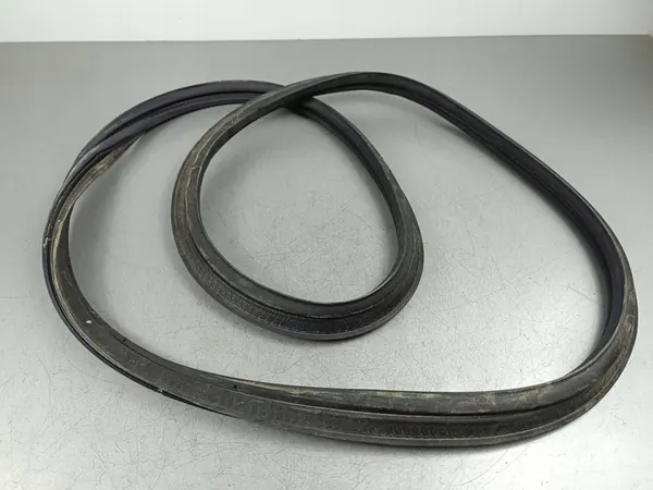 2024 Toyota GR 86 Joint de coffre image 4