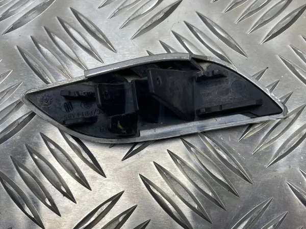 Skoda Superb Scheibenwascherdüsenabdeckung OEM 3T0955110A image 3