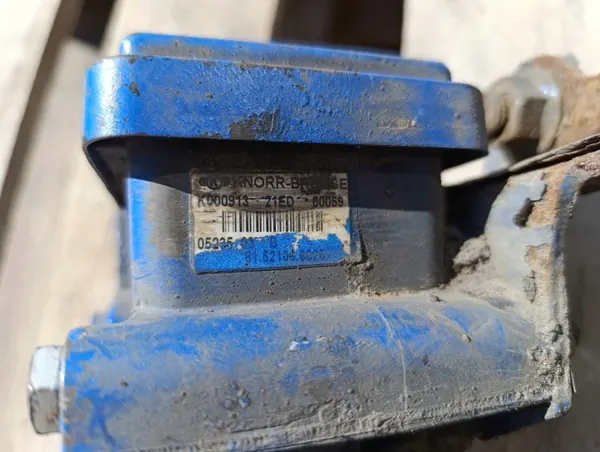 Främre EBS-modulatorventil OEM 81.52106.6025 image 3