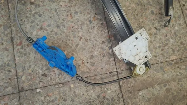 Etummaisen vasemman ikkunan nosturin moottori AUDI A4 B6 8E0837461B image 7