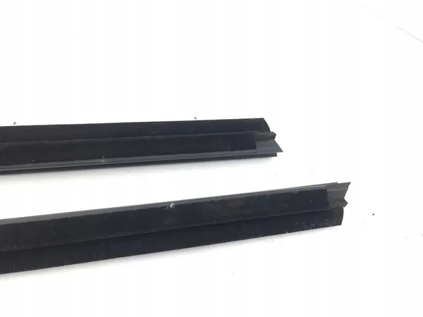 Joint de vitre porte Nissan 370Z 2013 OEM AMD187357 image 3