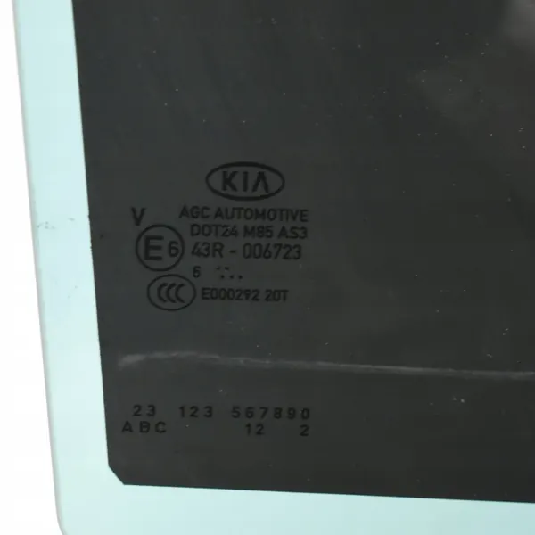 Vidrio trasero derecho OEM 83420-F1010 - Usado image 3