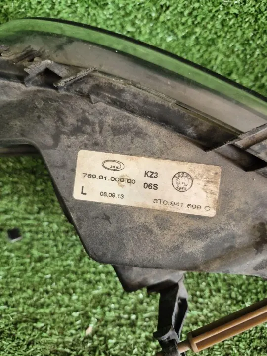 Begagnad Halogenstrålkastare OEM 3T0941699C för Skoda image 3