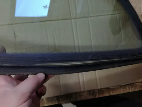 Cristal lateral derecho trasero VW UP OEM 2012 - Usado image 3