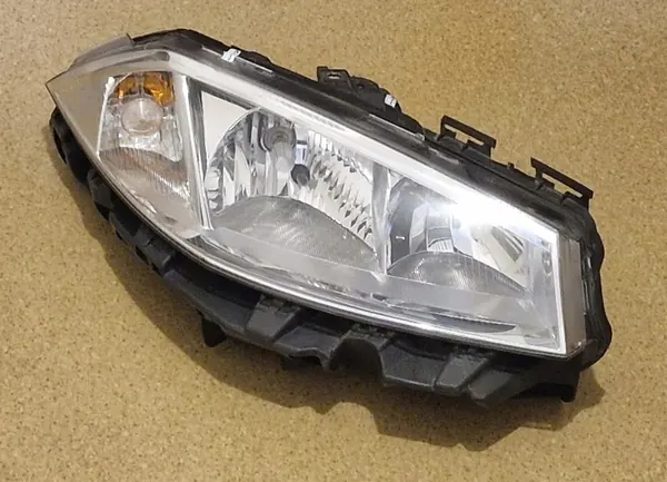 FARO DIREITO RENAULT MEGANE II 7701054655 image 2