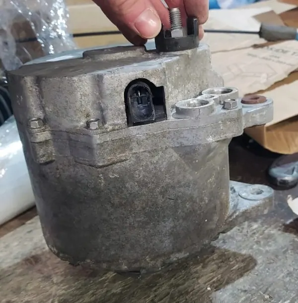 Vaihtovirtageneraattori Audi A8 4.0 TFSI 190A OE image 3