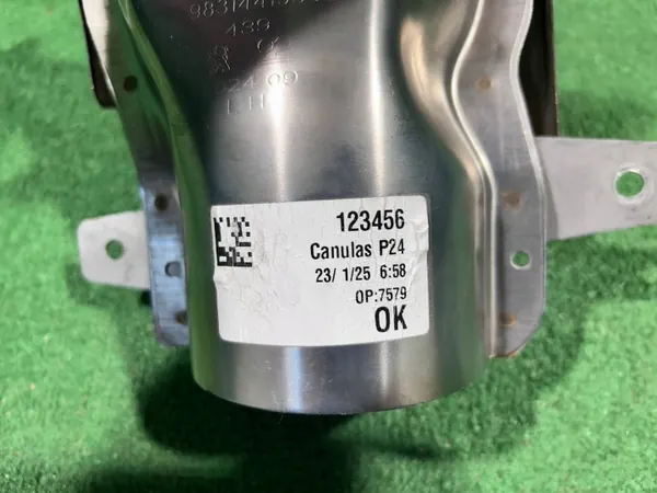 Peugeot 2008 II Salida de escape izquierda trasera OEM 9831441980 image 10