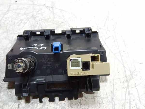 Subaru Levorg USB/AUX-portlock OEM 66241VA000 image 2