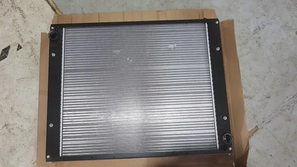 A6295001501 Radiateur d'eau Mercedes OE Occasion image 3