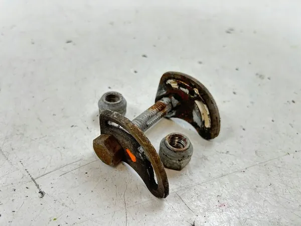 2018 Cadillac Escalade IV Boulon d'alignement de suspension avant MAM79969 image 1