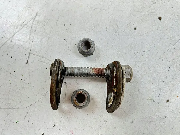 2018 Cadillac Escalade IV Boulon d'alignement de suspension avant MAM79969 image 6