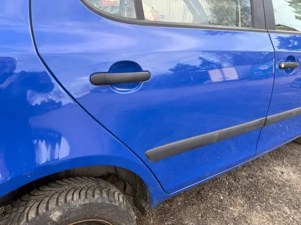 Skoda Fabia II HB Bakdörr Höger OEM 4590 image 3