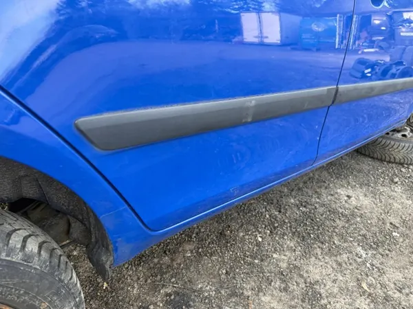 Skoda Fabia II HB Bakdörr Höger OEM 4590 image 5