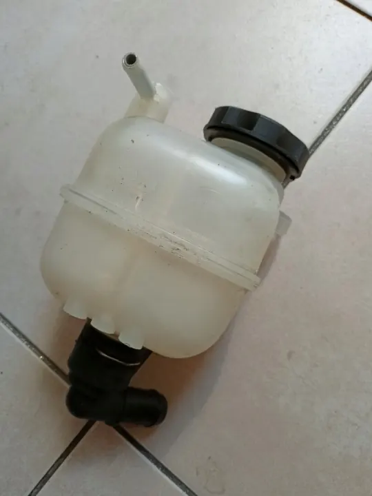 Réservoir de liquide de refroidissement OEM 68290093AA Jeep image 2