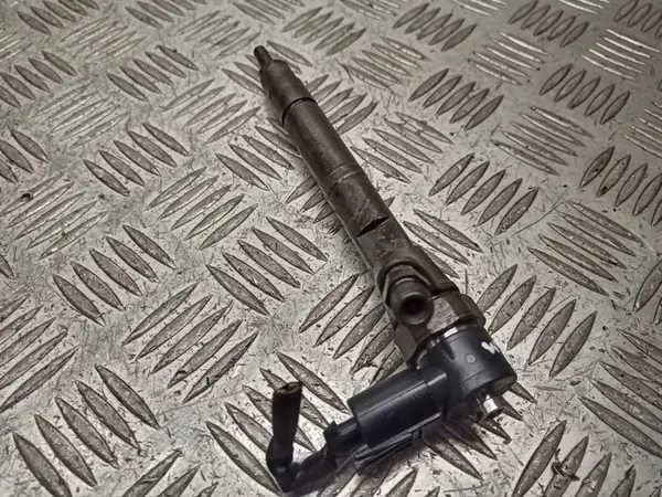 Inyector Chrysler PT Cruiser 2.2 CRD A6110700987 image 2