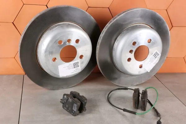 BMW OEM 6883979 Bromsskivor & Belägg Bak image 2