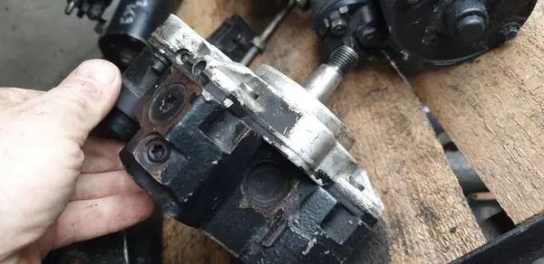 Brandstofinjectiepomp BMW E90 E91 E87 X3 7788670 0445010045 image 3