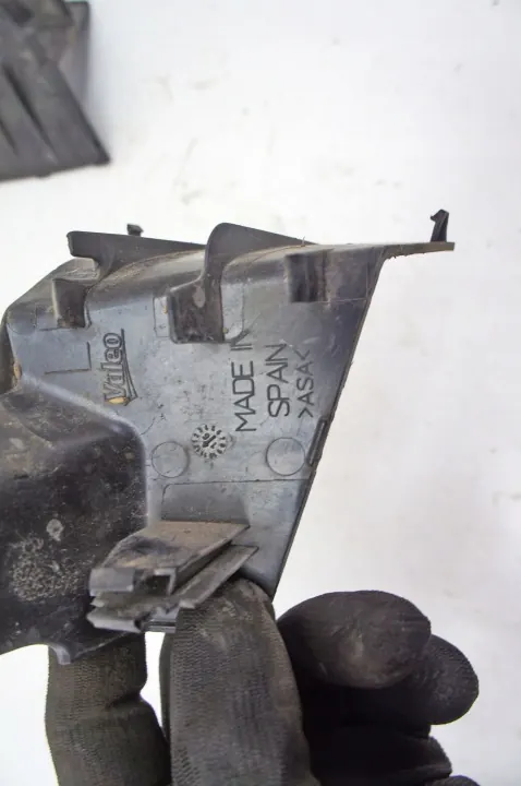UD114 INFINITI Q30 Takavalonpeite Vasen Oikea image 3