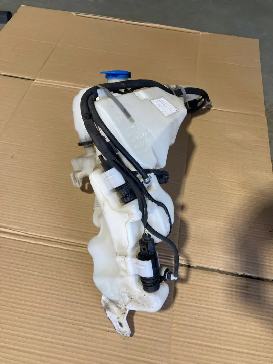 Depósito lavaparabrisas VW Passat B8 OEM 3G0955453D image 3