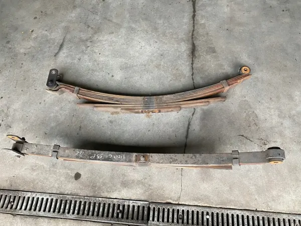 Juego de ballestas traseras OEM 4527 para Iveco Daily VI image 3