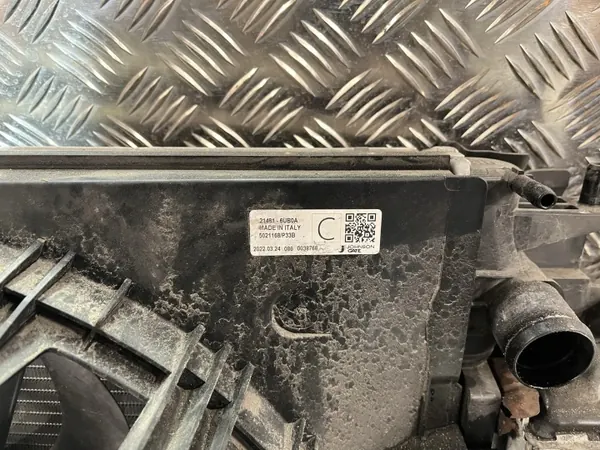 Radiateur d'eau OEM 214816UB0A pour Nissan Qashqai III image 4