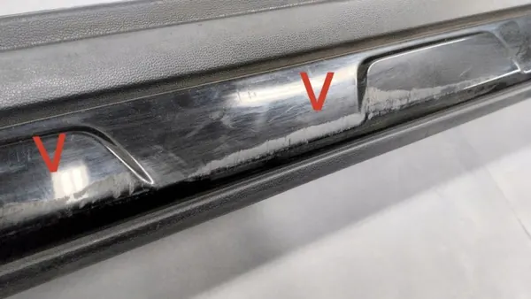 Baguette de seuil gauche OEM A1566980754 Mercedes GLA image 4
