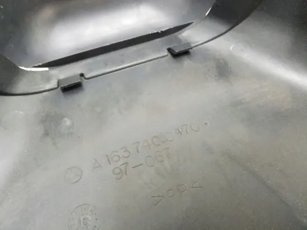 Garniture de coffre Mercedes-Benz ML W163 OEM A1637400470 image 3