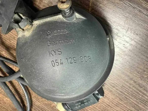 Válvula de vacío Mercedes-Benz OEM 0061536628 image 3