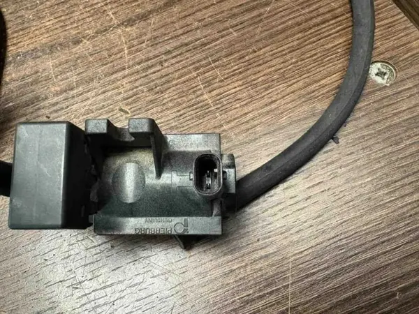Válvula de vacío Mercedes-Benz OEM 0061536628 image 5