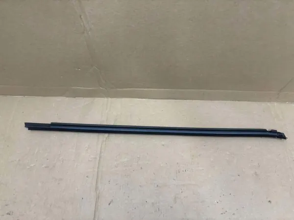 OEM 6821052030 Raspador Puerta Delantera Izq Toyota Yaris image 3