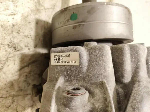 Porsche Macan 2016 Reduzierer OEM 95B341010A image 7